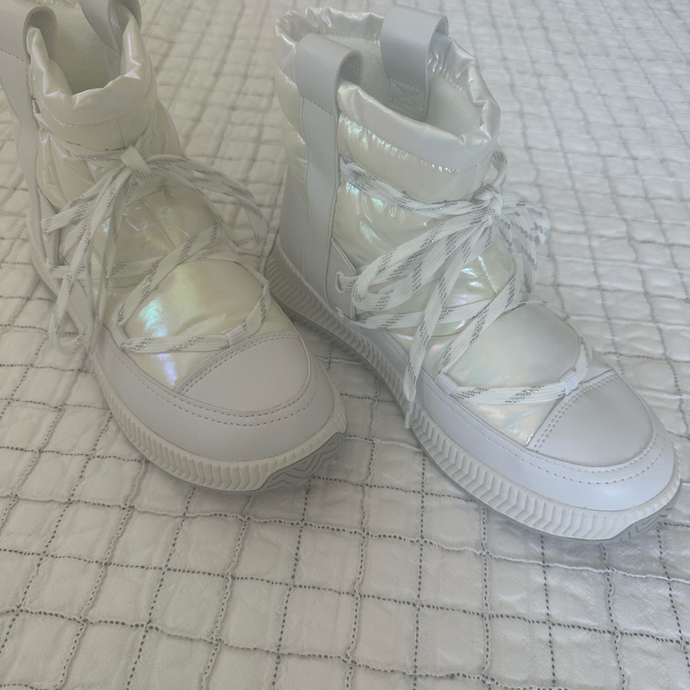 Stylish White High-Top Snow Boots by Nine West